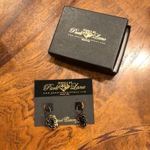 Parklane earrings black and vintage gold
